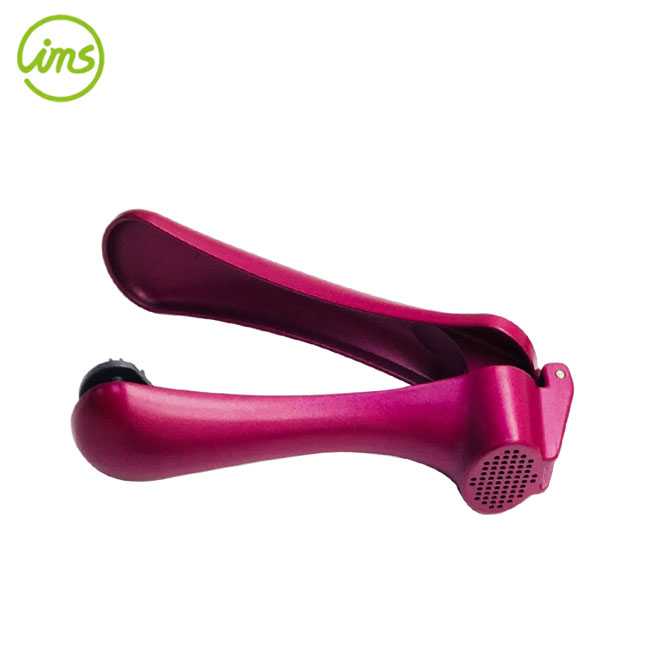 Cast Aluminum Garlic Press with Built-In Cleaner – Heavy-Duty Garlic Crusher